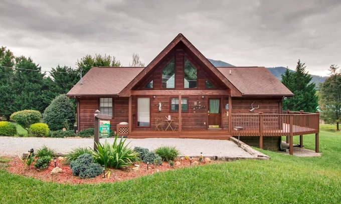 Wears Valley Cabina | Misty Meadows 2 Bedroom Cabin by RedAwning