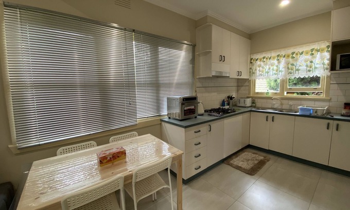 Mitcham Casa | Mitcham train station 2 bedrooms unit