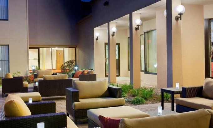 Brookfield Apartamento | Mitchell Park Conservatory Tour! Pet-friendly Property, Indoor Swimming Pool!