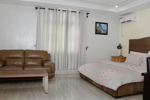 Surulere Hotel | MITOS LUXURY SUITES -Somosu