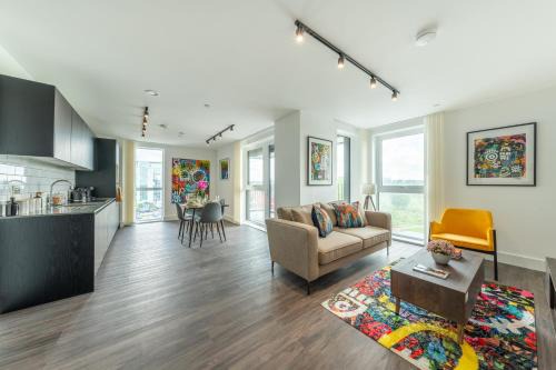 College Park and Old Oak Apartamento | Mitre Chanakira by Artsy