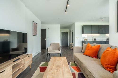College Park and Old Oak Apartamento | Mitre Haring by Artsy