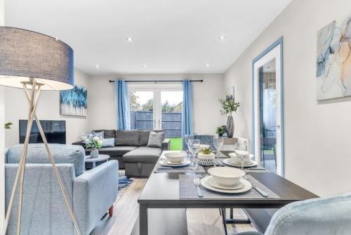 Walton Casa | MK 2-Bedroom Contractor's Gem, 5 beds, sleeps 6, free parking