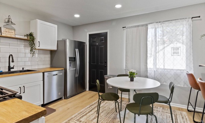 Milwaukee Apartamento | MKE 2 Bed W/ PKNG 15M Downtown