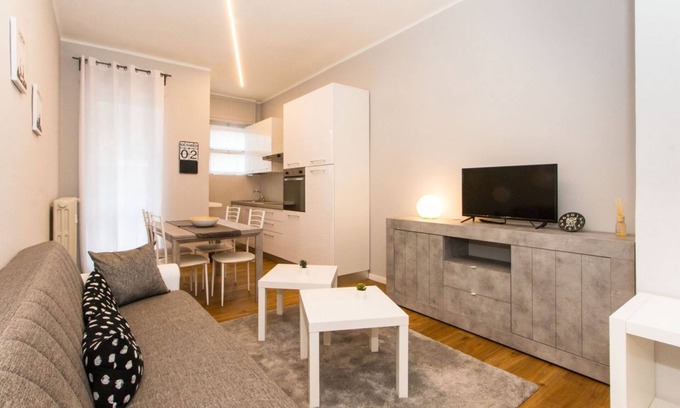 Parella Apartamento | MM Pozzo Strada Brand new apt x3 with terrace!