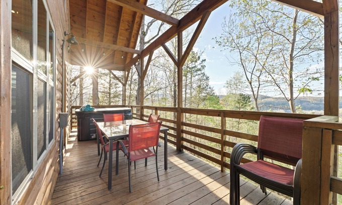 Jasper Cabina | Mnt. View Cabin Near River w/ Hot Tub + Fire Pit