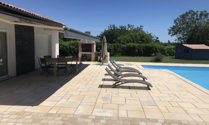 Port-Sainte-Foy-et-Ponchapt Casa | Modern 4 bed villa, air-con in living area, fabulous terrace/garden, large pool.