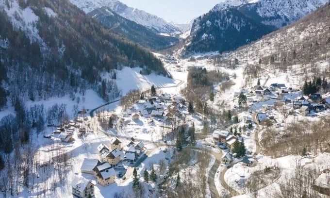 Saint-Colomban-des-Villards Casa | Mountain Majesty: 2 Units Near Skiing, Biking, & Hiking Trails | With Sauna