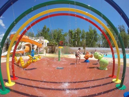 Villeneuve-les-Beziers Otro | MOBIL HOME CAMPING Les Sables Du Midi -3 chambres