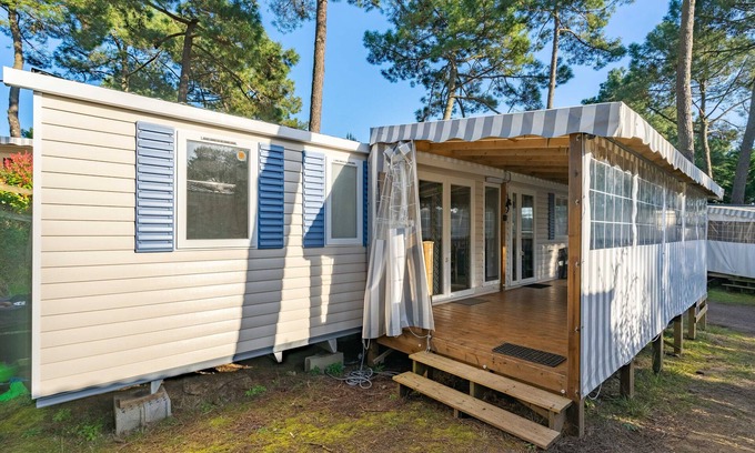 Les Mathes Alquiler De RV | Mobilhome 'Siblu Bonne Anse Mobilhome 510' con terraza privada y aire acondicionado
