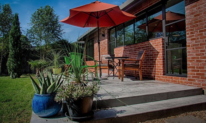 Dallas Casa | Mockingbird Guest House