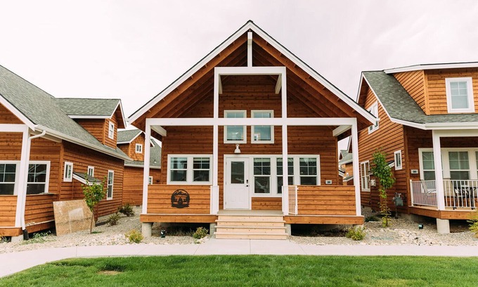 Dover Bay Casa | Mod lux bungalow, year round activities, lake living, ski Schweitzer