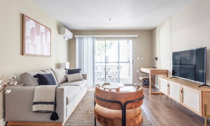 Old Mountain View Apartamento | Mod Mountain View 2BR w/ Gym, Pool, Downtown Location, by Blueground