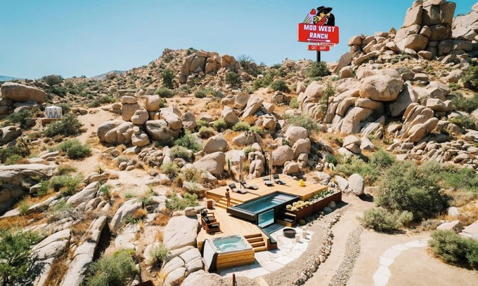 Pioneertown Casa | Mod West Ranch: Breathtaking Boulder Playground