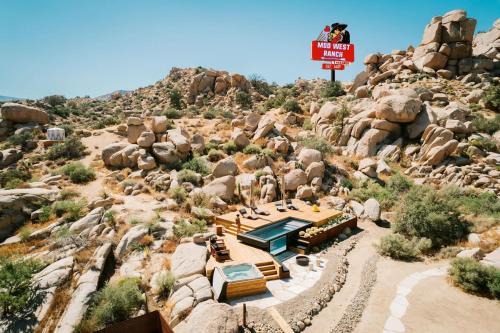 Pioneertown Casa | Mod West Ranch Breathtaking Boulder Playground