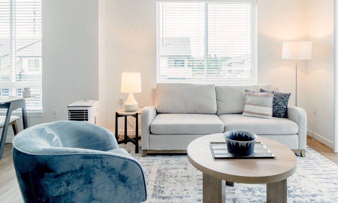 Silver Lake Apartamento | Modern Apartment in Prime Location (ID5770X40)