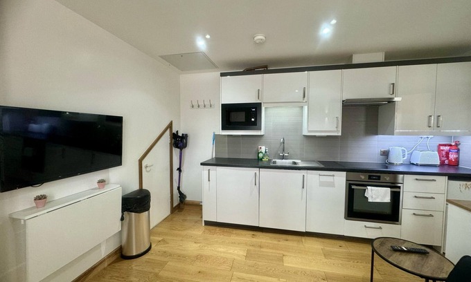 Welwyn Garden City Apartamento | Apartamento-Moderno-Baño con ducha-Vista a la Calle