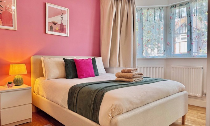 Tokyngton Apartamento | Modern 1-Bed Apt 30min to Central London & Parking