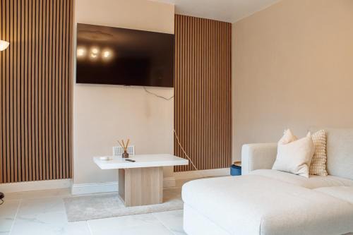 Leeds Casa | Modern 1-Bed House with Parking Near Kirkstall