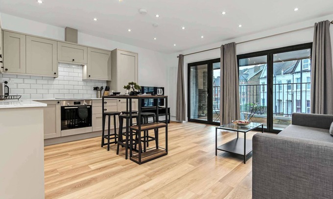 Addiscombe Apartamento | Modern 1 Bedroom Stay, Balcony, East Croydon
