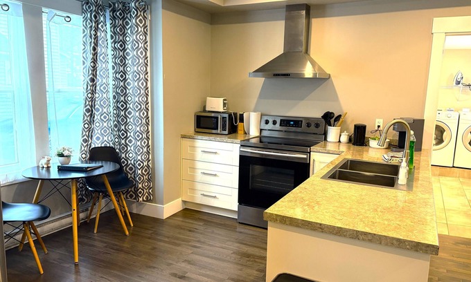 Moncton Apartamento | Modern 1 Bedroom, 10 minute walk to Downtown