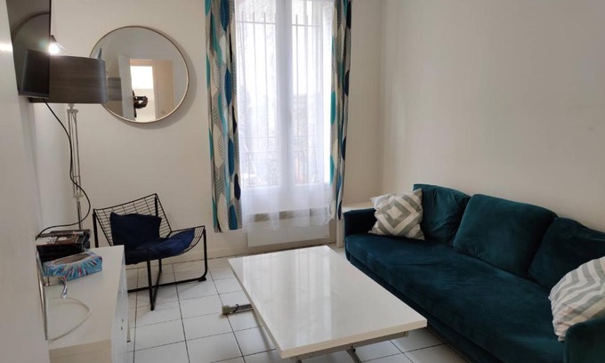 Louis Bertrand-Mirabeau-Semard Casa | Modern 1 bedroom apartment near the metro.