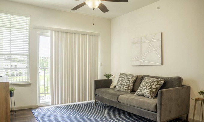 Lake Houston Apartamento | Modern 1 bedroom apt w Lakeside balcony