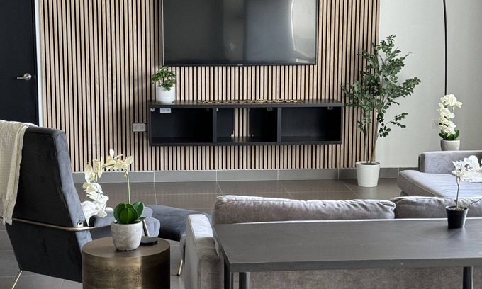 Puerta de Tierra Condominio | Modern 1-bedroom loft with free parking