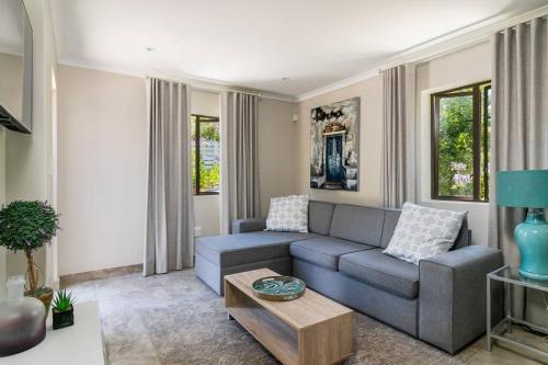 Knysna Casa | Modern 1 bedroom non-seafacing unit on luxury golf estate