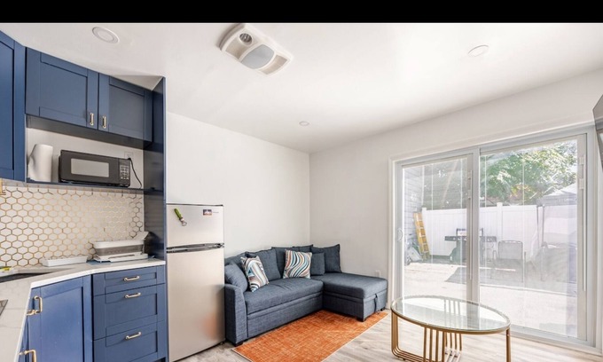 West New York Apartamento | Modern 1 bedroom apartment conveniently located 25 minutes from the heart of NYC