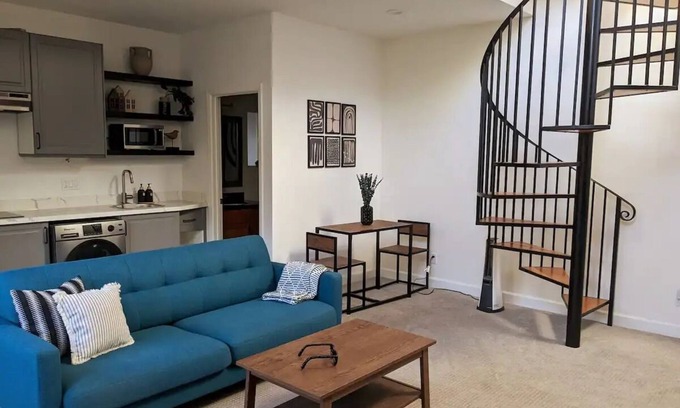 Waverly Park Casa | Modern 1-Br Oasis, Close to Tech Giants+Investors!