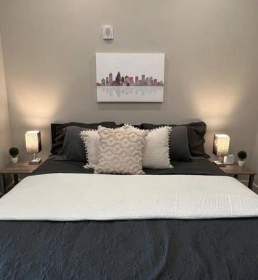 Commonwealth Apartamento | Modern 1BD Studio Apt in Plaza Midwood with Community Pool