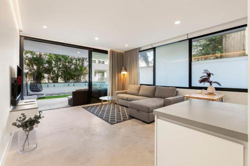 Coogee Apartamento | Modern 1BR Abode with Courtyard Steps to the Beach