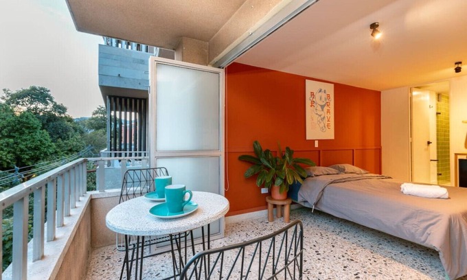 Astorga Apartamento | Modern 1BR Apt with private balcony & kicthenette