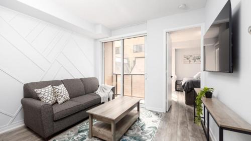 Bloor-Yorkville Apartamento | Modern 1BR Condo in Church Yonge Corridor