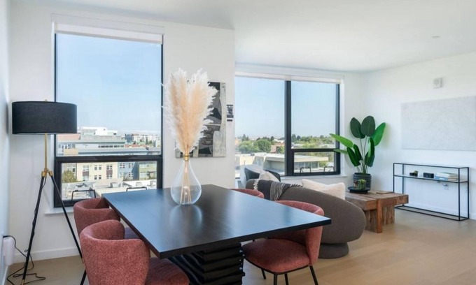 Walnut Creek Condominio | Modern 1BR Condo w/ Rooftop Garden, Walnut Creek