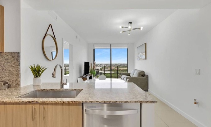 Doral Apartamento | Modern 1BR Downtown Doral | Walk to Shops & Dining