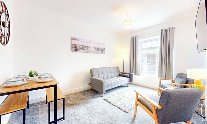 Clydach Apartamento | Modern 1BR flat- Perfect for leisure and work. Free parking and WI-FI