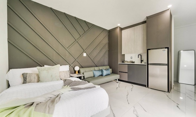 Coral Terrace Apartamento | Modern 1BR Miami Apt: Sleeps 3, Kitchenette