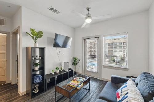 McKinney Apartamento | Modern 1BR near TPC Golf Free Parking and Wifi