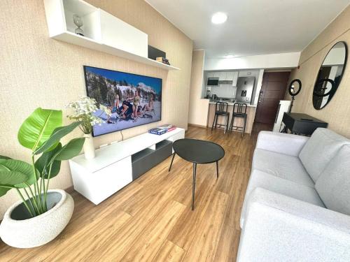 Santa Catalina Apartamento | Modern 1BR on J Prado Board San Isidro
