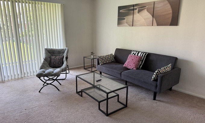 Elkins Park Apartamento | Modern 1BR Retreat in Elkins Park