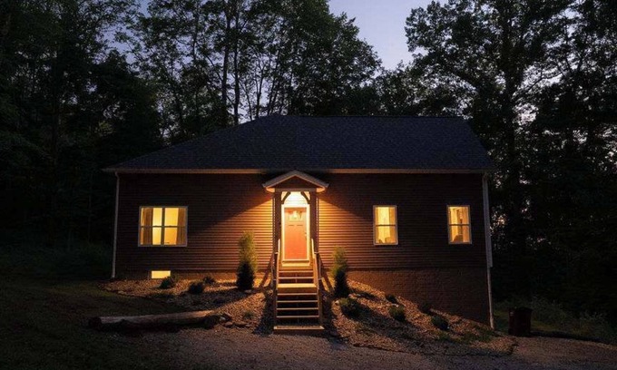 Rockbridge Cabina | Modern 2 BD Cabin With hot tub & Games & Central Loc