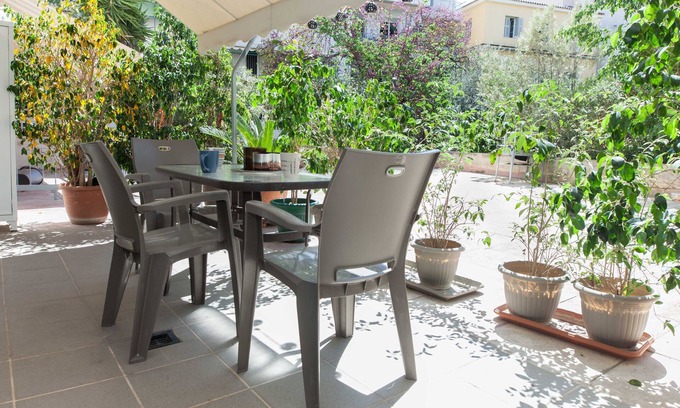 Kypseli Apartamento | Modern 2 Bd Kipseli Hideaway Patio Apt