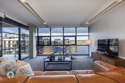 Kingston Apartamento | Modern 2 Bdrm Apt with Water Views 2x Car Spots