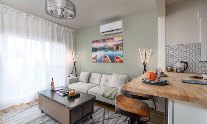 Reno/Tahoe Airport Casa | Modern 2 bed 1 bath next to Midtown with a lovely yard!