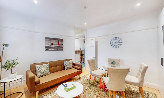 Richmond-upon-Thames Apartamento | Modern 2 Bed - 5Min to Bus Stop & 25Min to Tram