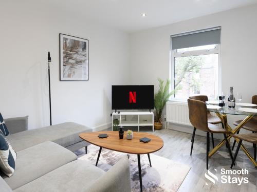 Preston Apartamento | Modern 2 Bed Apartment By Smooth Stays Short Lets & Serviced Accommodation Preston With Parking Near Train Station