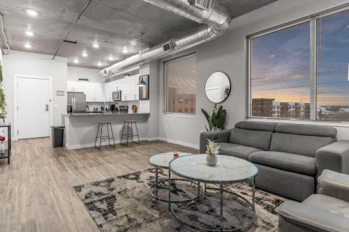 St. Petersburg - Clearwater Apartamento | Modern 2 Bed Getaway Steps from Tropicana Field