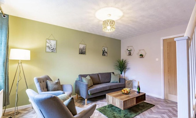 Newark upon Trent Casa | Modern 2-Bed Home with Free Parking Near Peak District